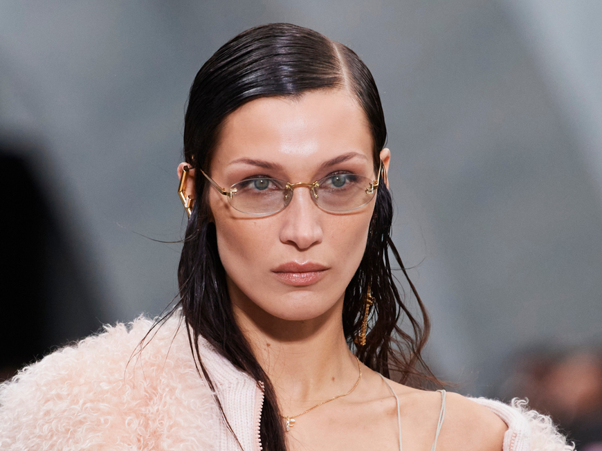 Bella Hadid im Sleek Look