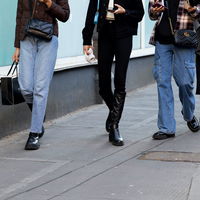 Mode-Trends 2025: 3 Gründe, warum du ab sofort eine Girlfriend Jeans im Kleiderschrank haben solltest
