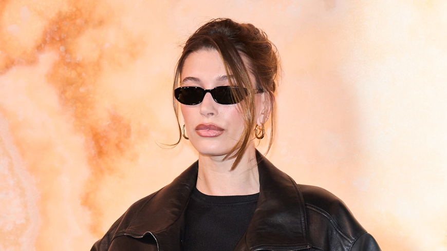 Hailey Bieber setzt 2025 auf diese ikonische Olsen-Frisur