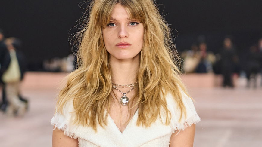 Schmuck-Trends 2025: Medaillon-Ketten feiern ihr Comeback