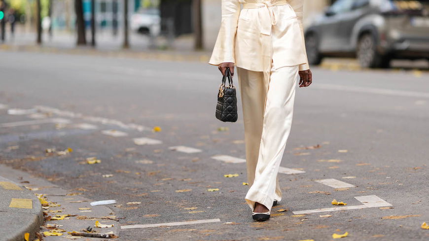 Im Sommer 2025 setzen Stars auf diesen Hosen-Trend