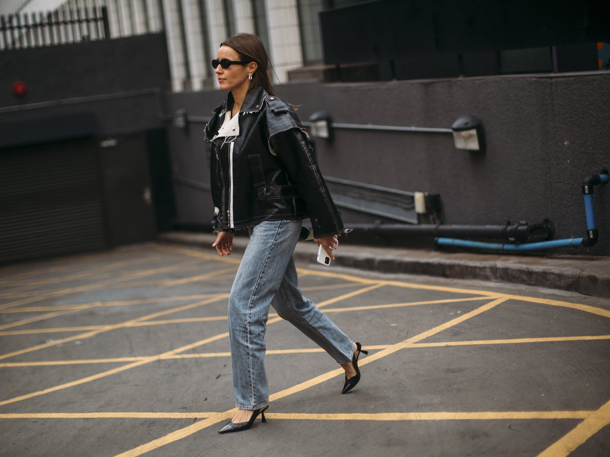 Frau in Jeans