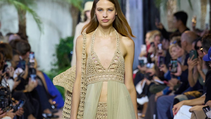 Ich bin Moderedakteurin und trage dieses Kleid als Hochzeitsgast am Strand