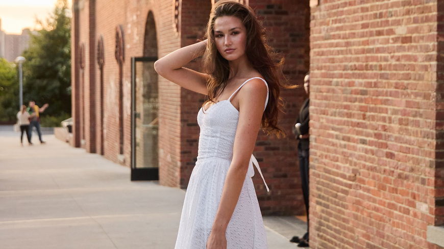 Das Milkmaid Dress erobert die Mode-Trends im Sommer 2025
