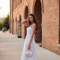 Das Milkmaid Dress erobert die Mode-Trends im Sommer 2025