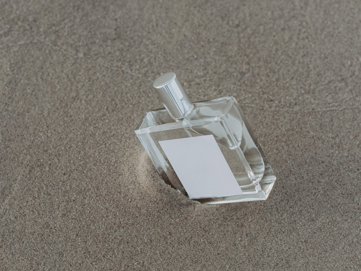 Parfum im Sand