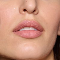 Das Peptid-Lipgloss von Rossmann beschert volle Lippen