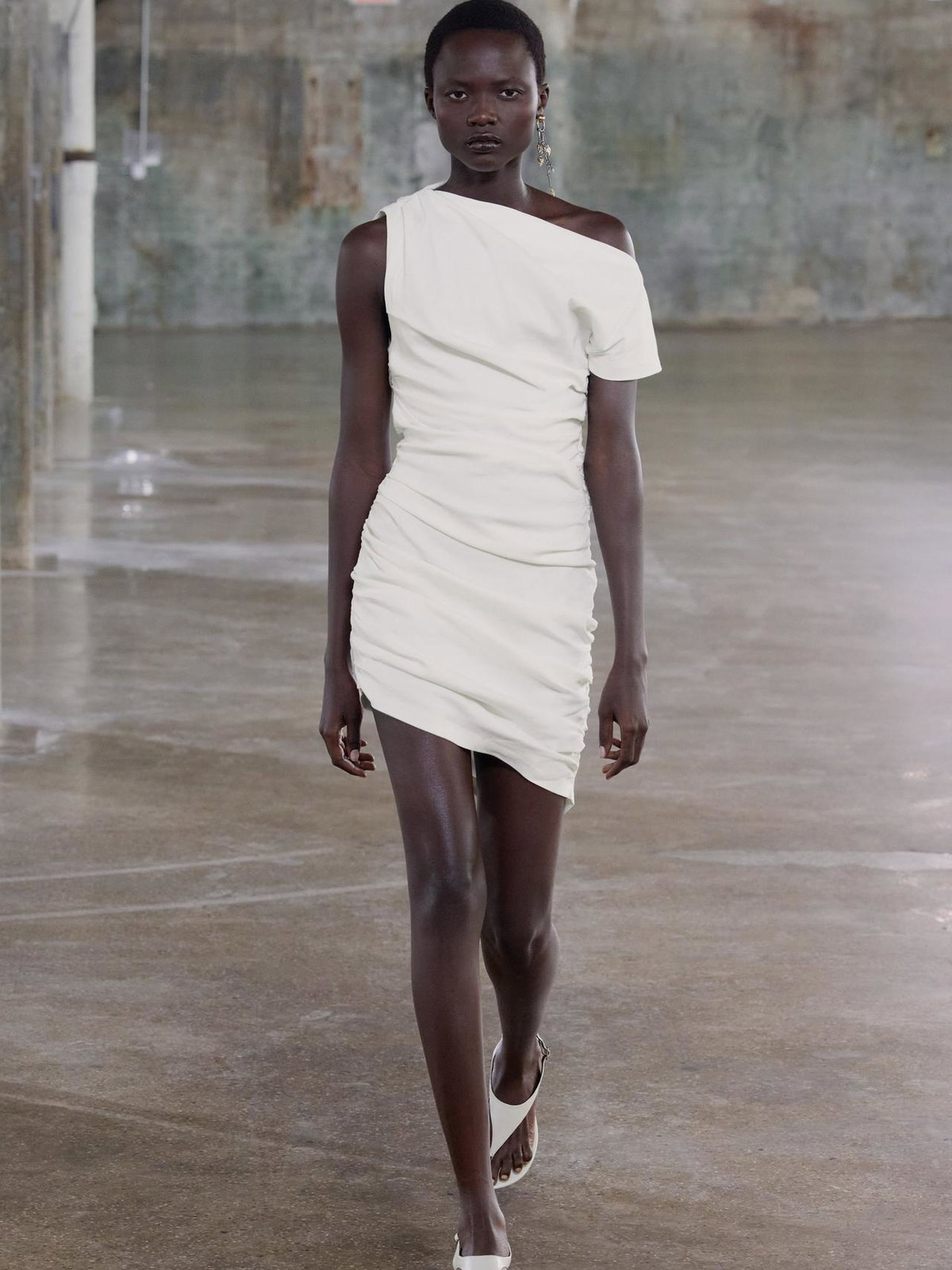 Zara-Kleid
