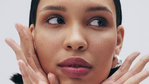 Beauty ohne Filter – Warum wir neue Vorbilder wie Nara Smith brauchen, um unser Hautbild neu zu denken