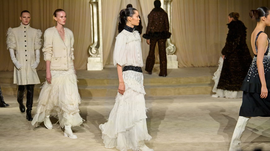 Bei Chanels Haute Couture Show gesichtet! Das ist die eleganteste Farb-Kombi