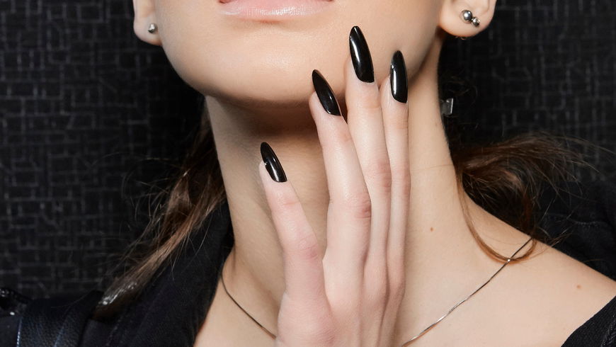 Louboutin Nails sind der eleganteste Nagel-Trend im Herbst 2025