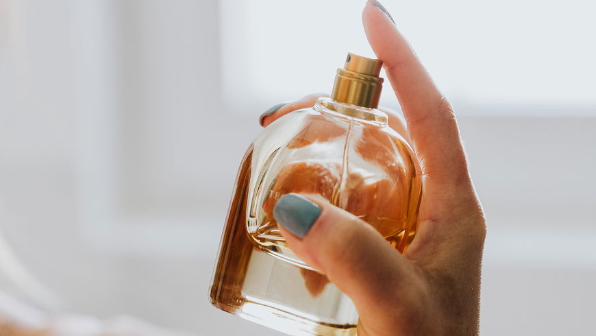 Parfum-Trends: Diese 3 Düfte für Männer tragen auch Frauen gerne
