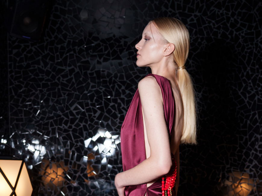 Frau in Abendkleid
