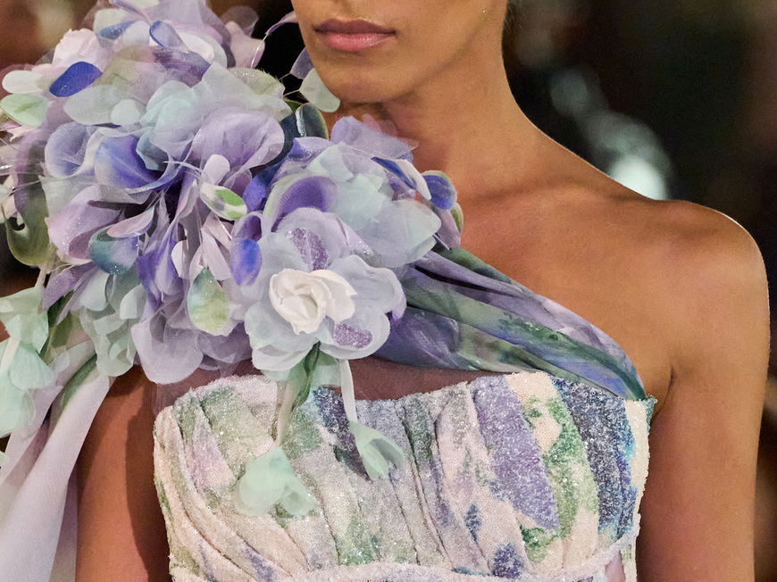 Du bist auf der Suche nach einem floralen Parfum, welches einzigartig duftet? Das findest du in diesem Artikel.
