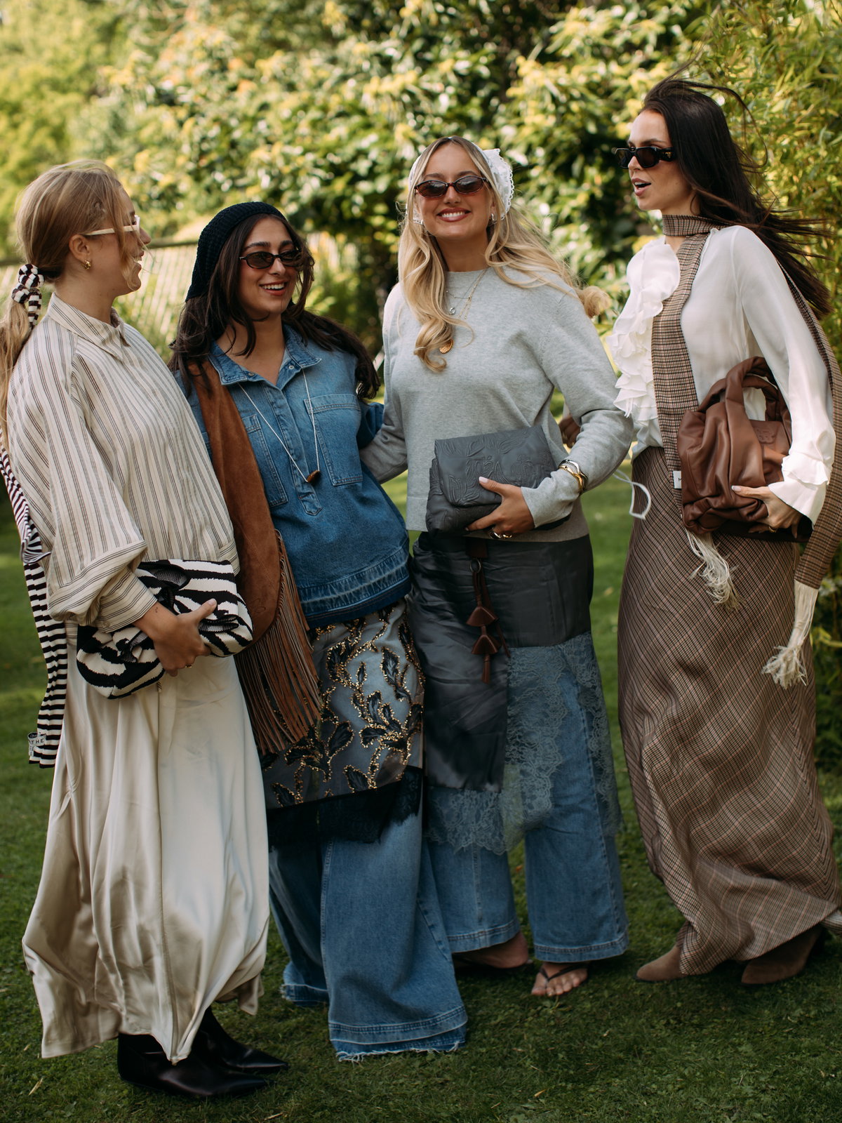Vier stylische Frauen