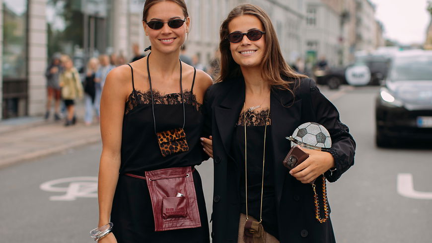 Scandi Style trifft French Chic: Dieser Mode-Trend vereint 2025 beide Stile