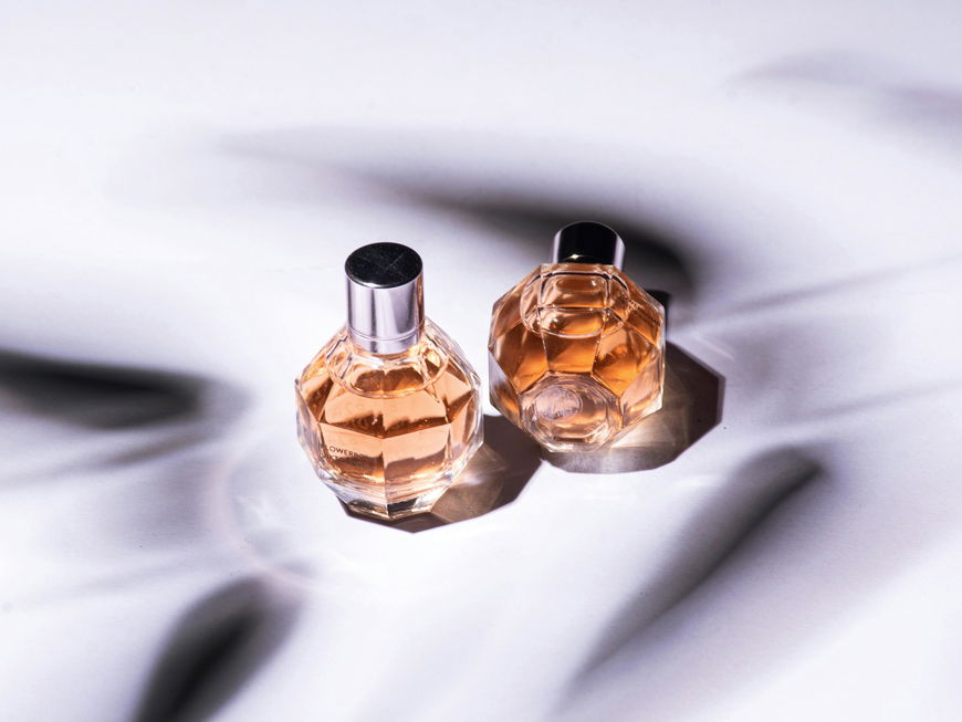 Parfum-Trends 2025: Wir sind süchtig nach einem ganz bestimmten Duft aus der Drogerie