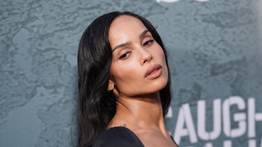 Zoë Kravitz lässt uns mit ihrem "Soft Cat-Eye"-Make-up dahinschmelzen
