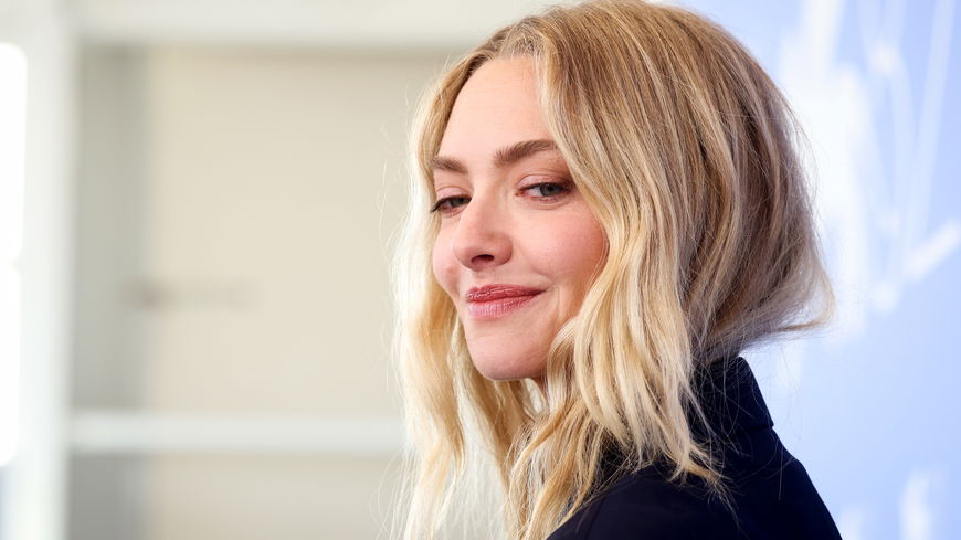 Amanda Seyfriend trägt die Trendfrisur für den Herbst 2025