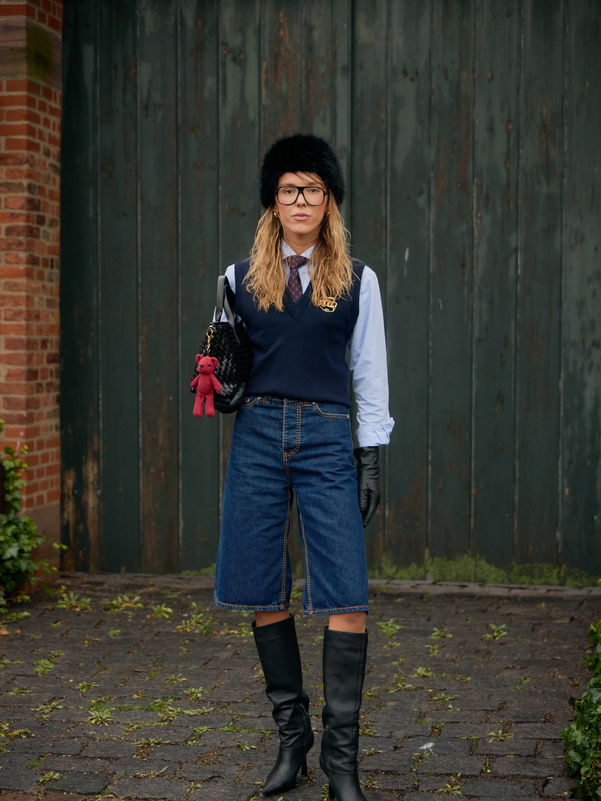 Geheimtipp der Redaktion: Mit dieser Stiefel-Shorts-Kombi beweist du im Frühling 2026 Stilgefühl