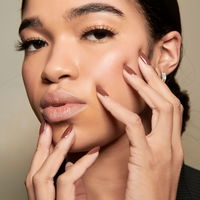 Alle reden von Nude – aber diese Nagellackfarbe ist im Herbst 2025 viel eleganter
