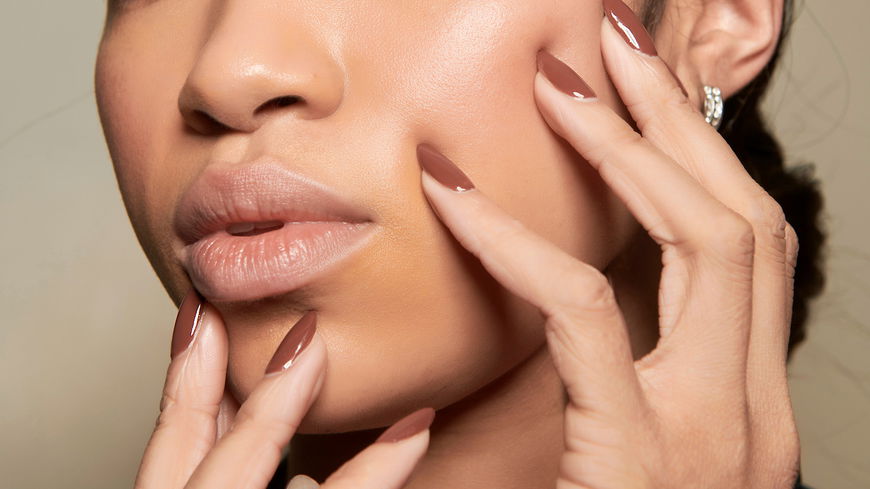 Alle reden von Nude – aber diese Nagellackfarbe ist im Herbst 2025 viel eleganter