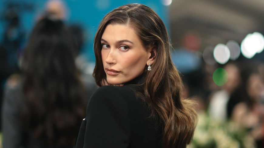 Mode-Trends 2025: Hailey Bieber trägt das beste Styling-Duo für den Herbst