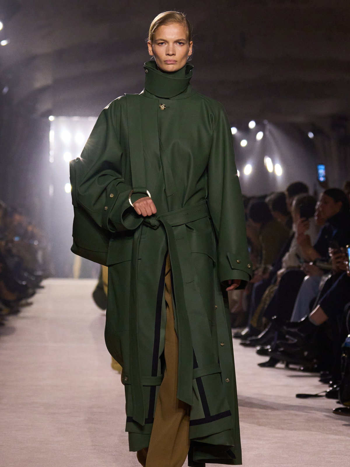 Funnel Neck Mantel