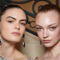 Statt Schwarz: Im Herbst 2026 schwören wir auf braune Wimperntusche