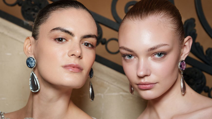 Als Moderedakteurin schwöre ich im Herbst 2025 auf Mascara in dieser Trendfarbe