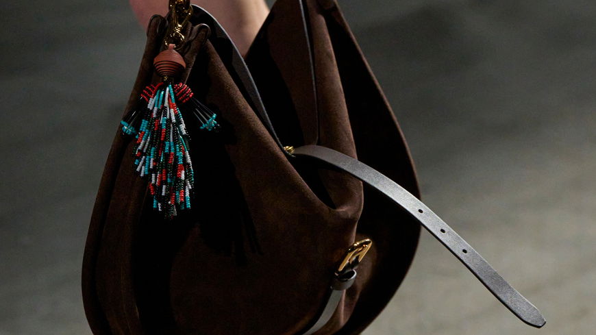 Taschen-Trends 2025: Die Buckle Bag wird jetzt von allen It-Girls getragen