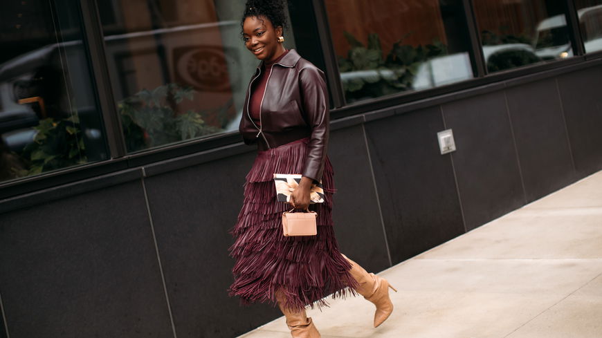 Weinrot ist im Herbst 2025 Mode-Trend – 5 Outfitideen