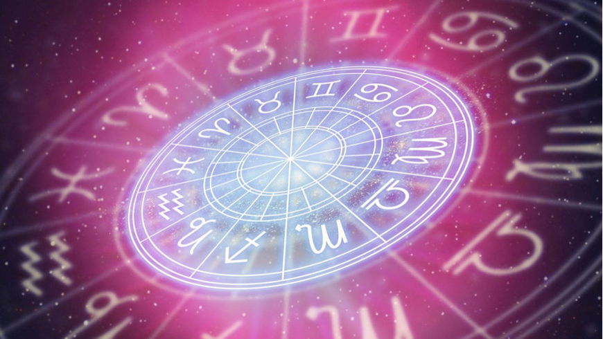 Astrologie am Handgelenk: Wie Schmuck unsere Sternzeichen spiegelt
