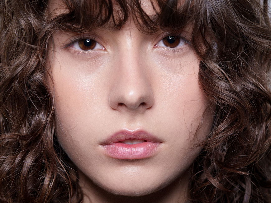 Das ist der beste Concealer – auch bei Krähenfüßen