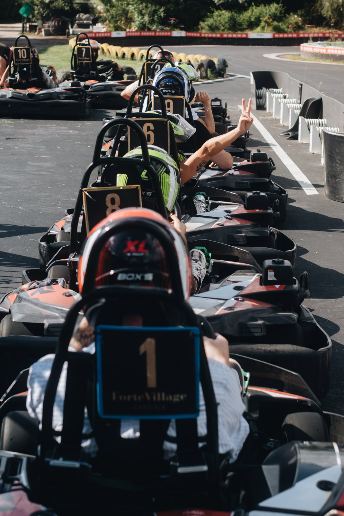 Reihe an Go-Karts