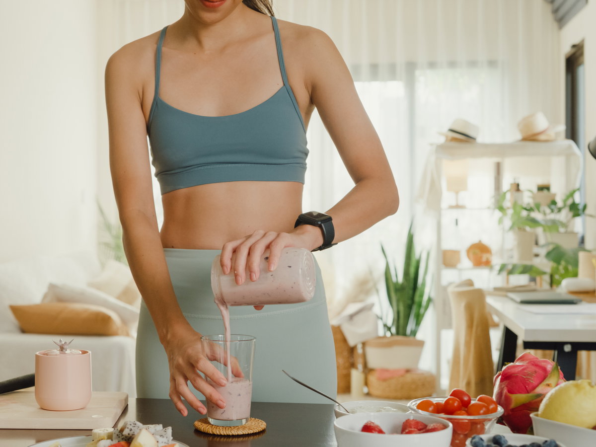 Je nach Essgewohnheiten lassen sich Proteine einfach in die Ernährung integrieren. Bei einer großen Proteinmenge bieten sich Pulver jedoch an