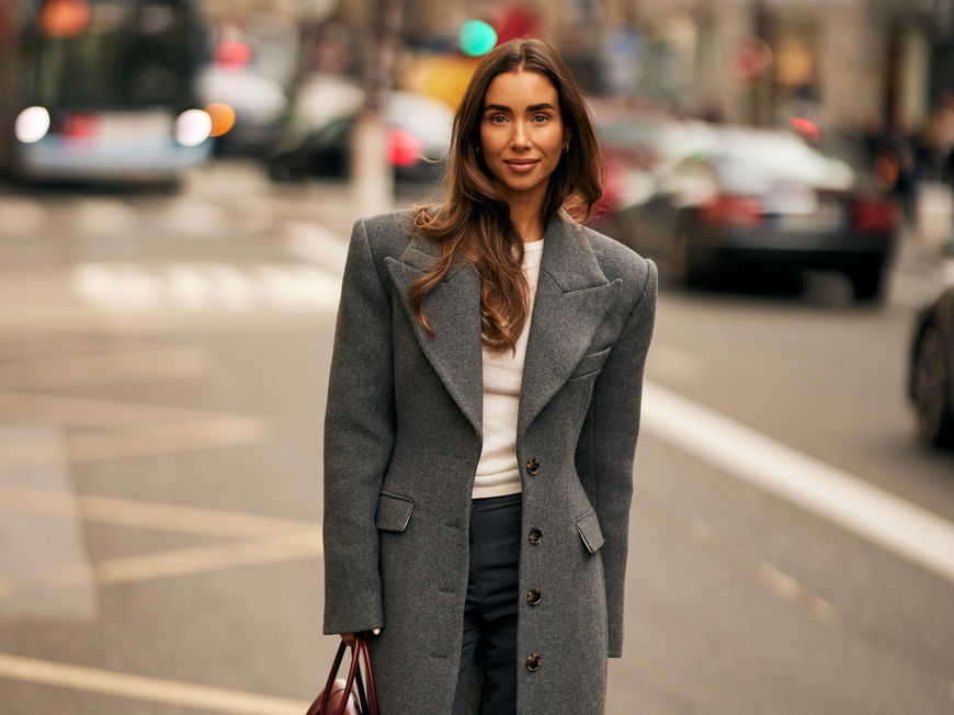 Grauer Mantel Streetstyle