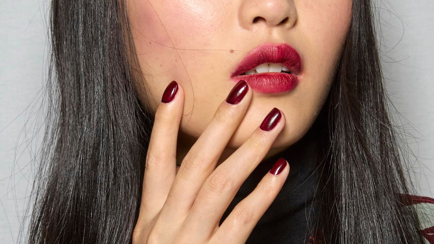 Die schönste Maniküre im Winter 2025/2026 heißt Merlot Nails