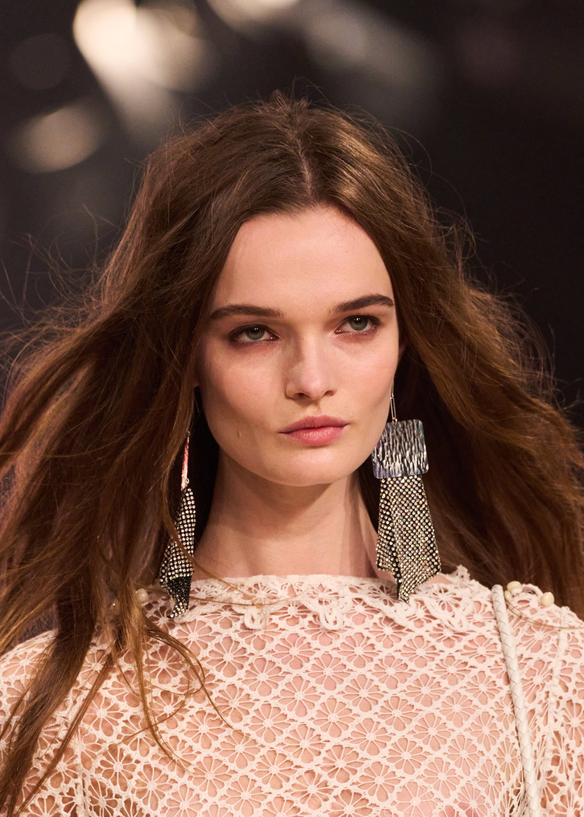 Swing Earrings sind der größte Schmuck-Trend für den Winter 2025