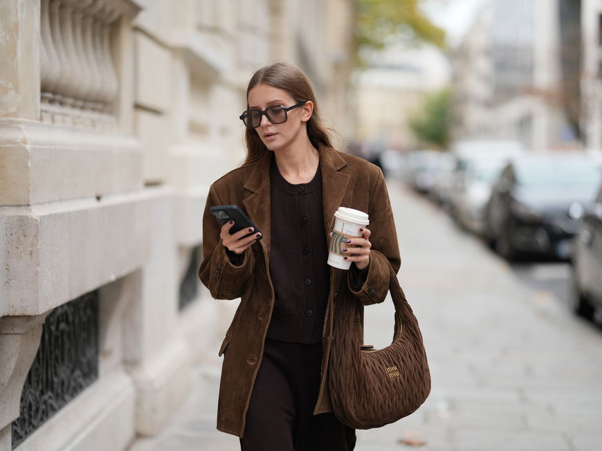 Beige Girls werden diesen Herbst/Winter 25/26 zu Espresso Ladies