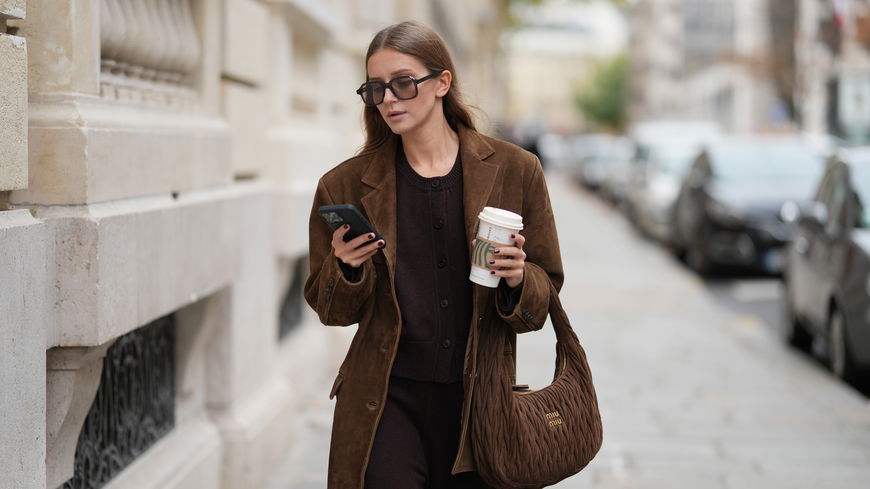 Beige Girls werden diesen Herbst/Winter 2025/2026 zu Espresso Ladies