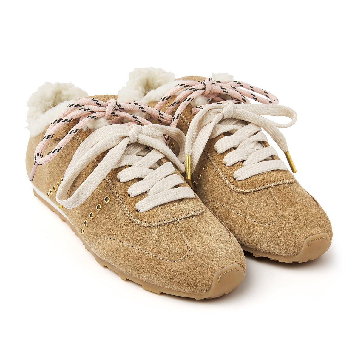 Nicht immer Stiefel? Fell-Sneaker tragen It-Girls als Alternative