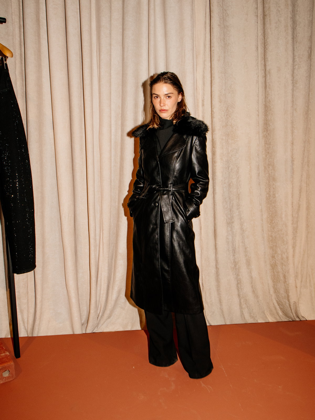 Alle Designer zeigen in ihren Herbst-/Winter-Kollektionen Fake Fur Jacken – 3 Must-haves von Mango