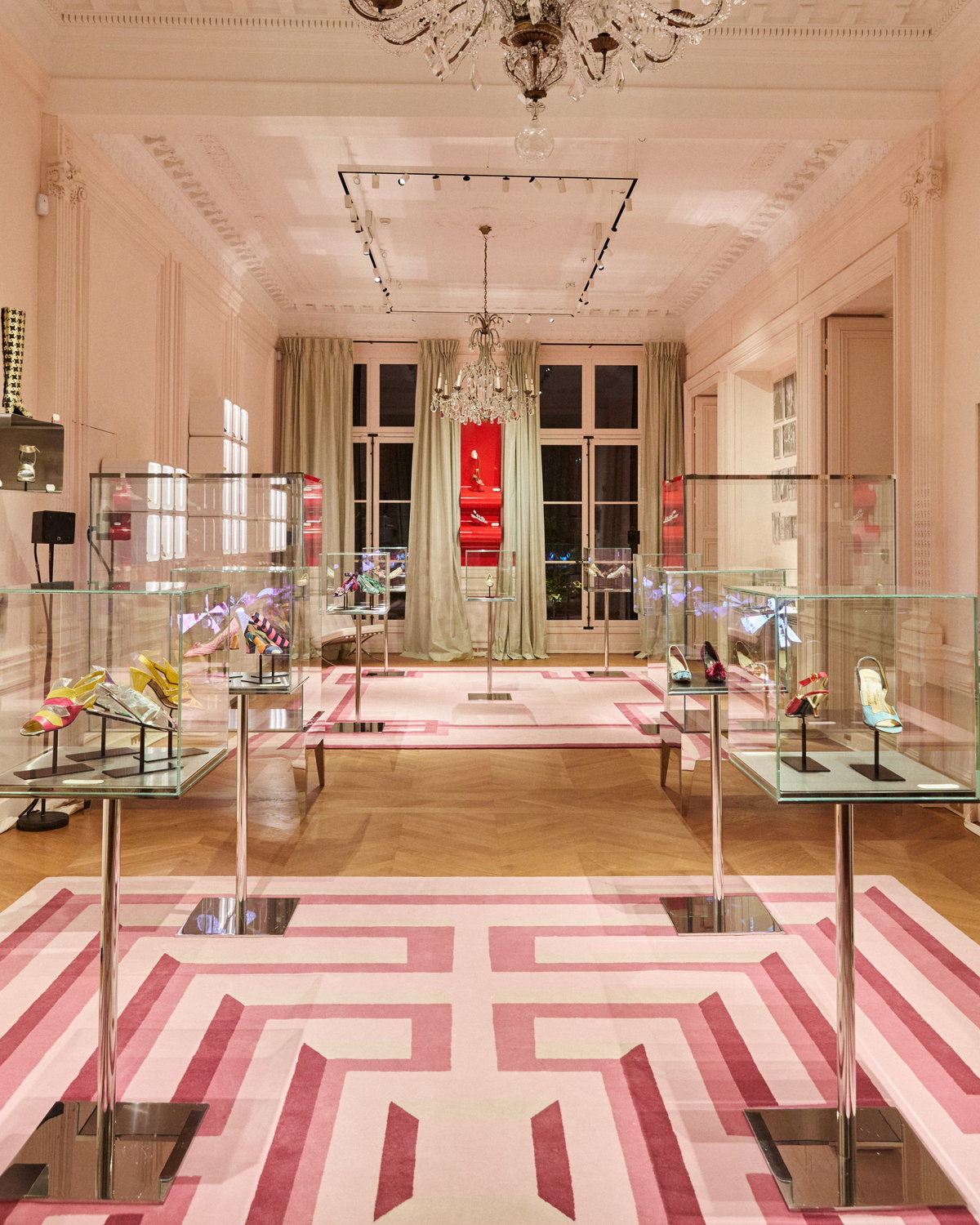 Ich habe als Moderedakteurin einen Abend in Paris verbracht – mit Roger Vivier x Mytheresa