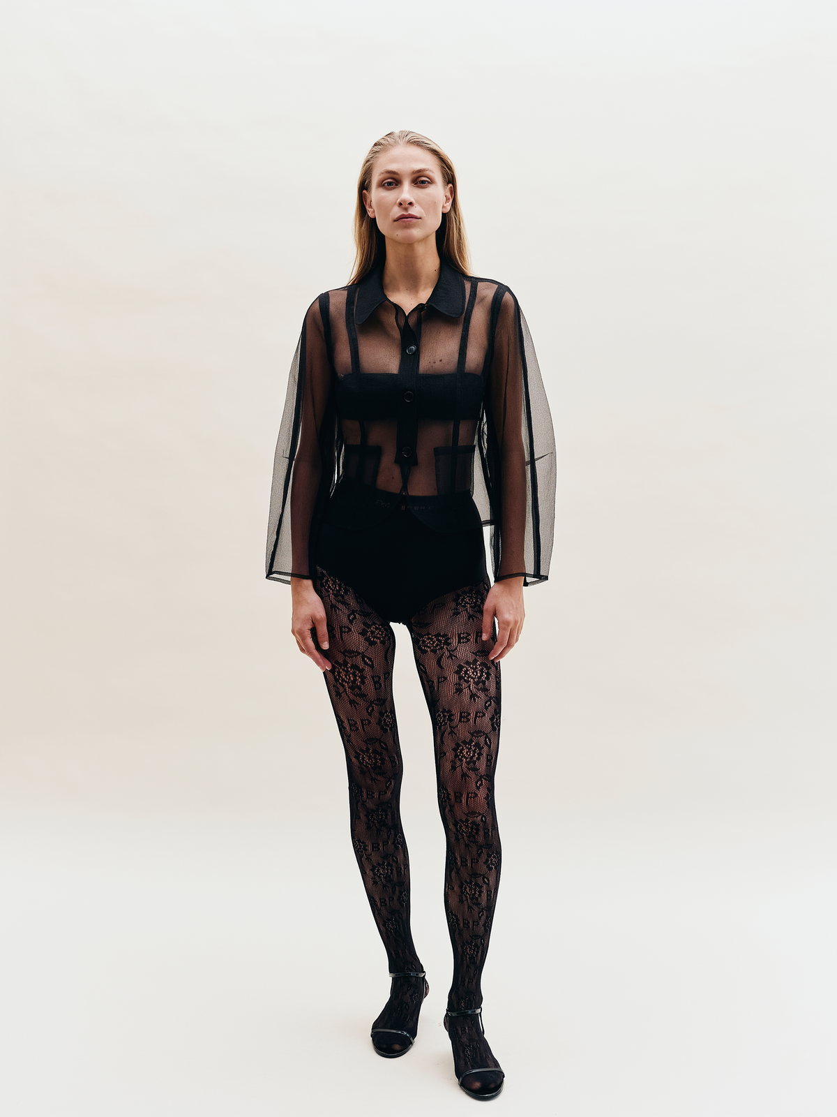 "Quiet Luxury"-Strumpfhosen lassen dein Outfit sofort teurer aussehen