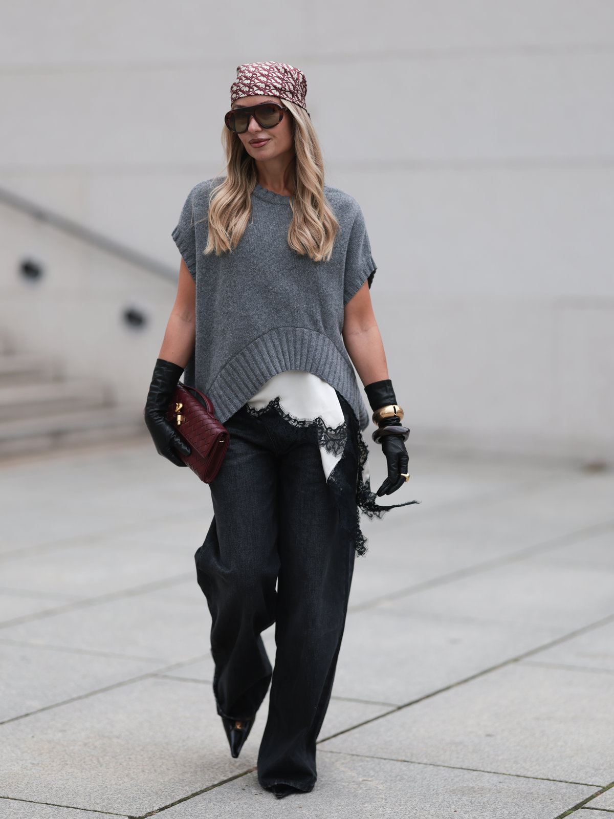 Schwarze Hose kombinieren: So wird der Mode-Klassiker zum Hingucker
