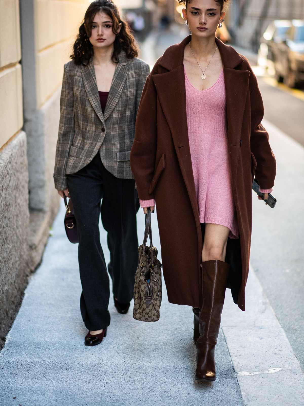 Braune Stiefel kombinieren: Styling-Tipps und Outfit-Ideen