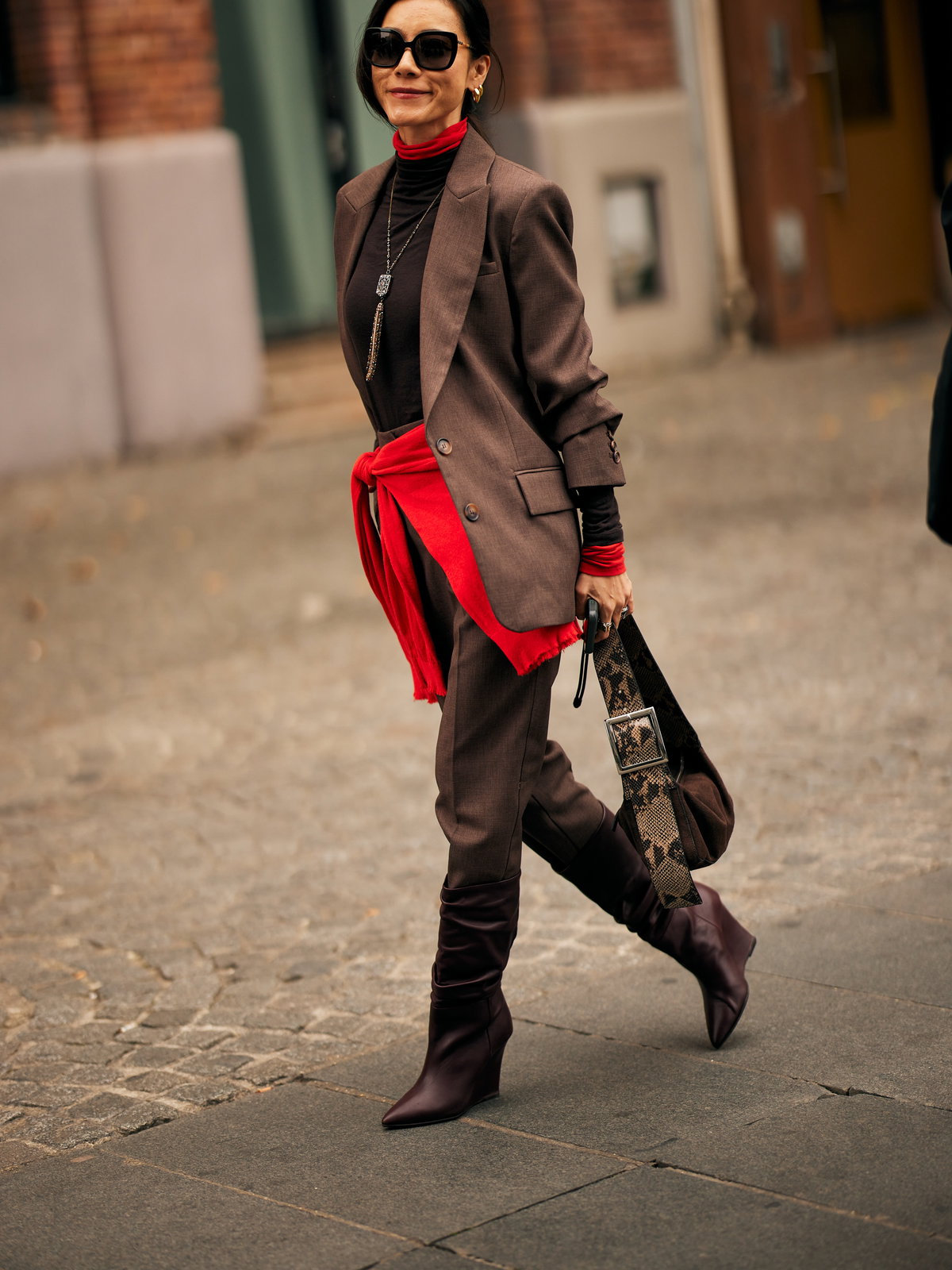 Braune Stiefel kombinieren: Styling-Tipps und Outfit-Ideen