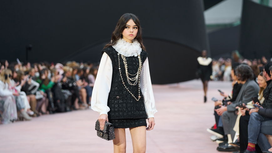 Diese Kette aus dem Schmuckkästchen deiner Oma ist im Winter 25/26 Mode-Trend