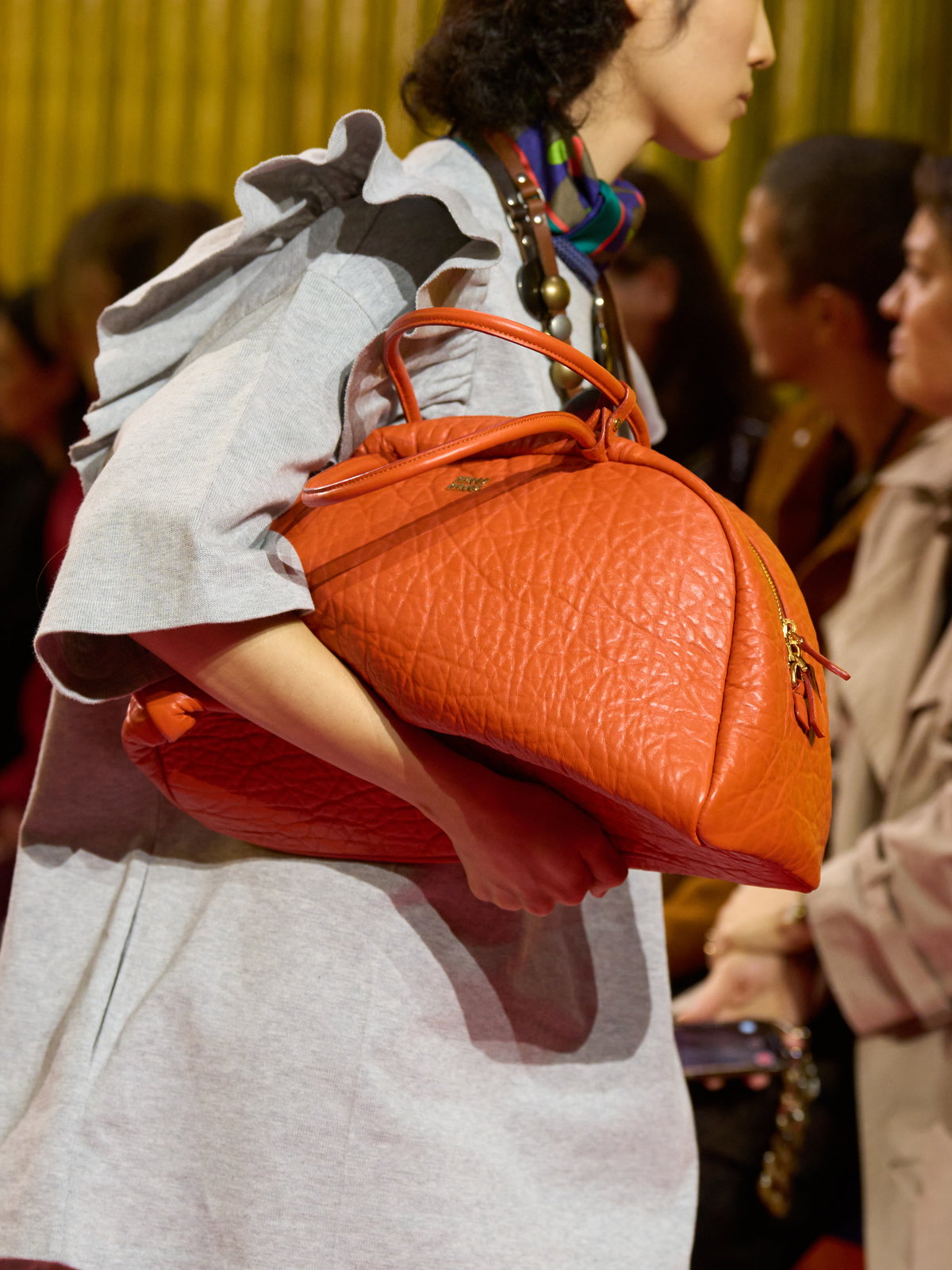 Alle lieben diese It-Brand – und sie launcht schon jetzt den Taschen-Trend 2026